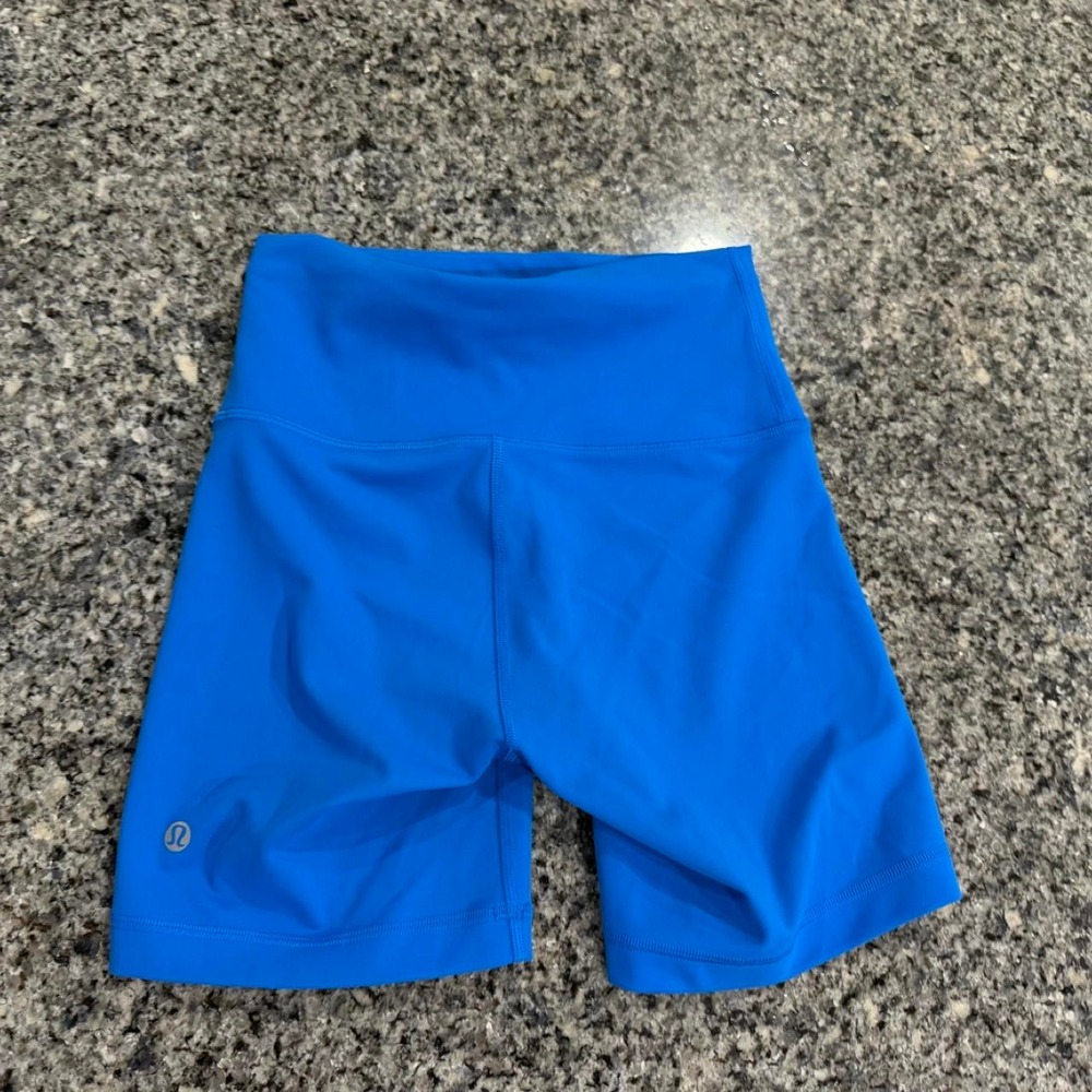 Lululemon wunder train biker Shorts poolside